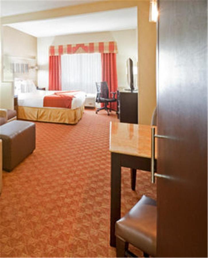 Holiday Inn Express & Suites Plano West - Frisco