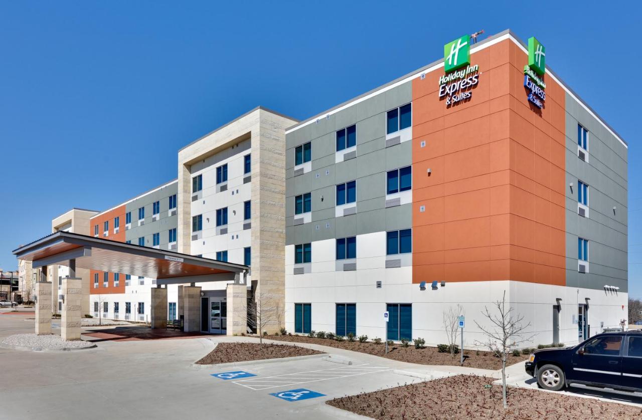 Holiday Inn Express & Suites Plano East