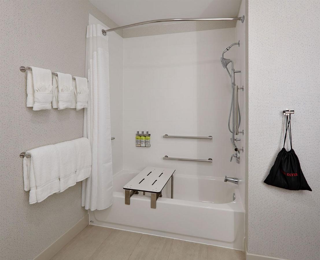 Holiday Inn Express & Suites Plano East