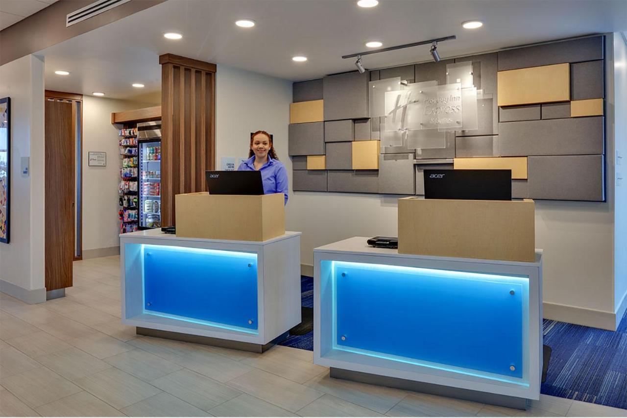 Holiday Inn Express & Suites Plano East