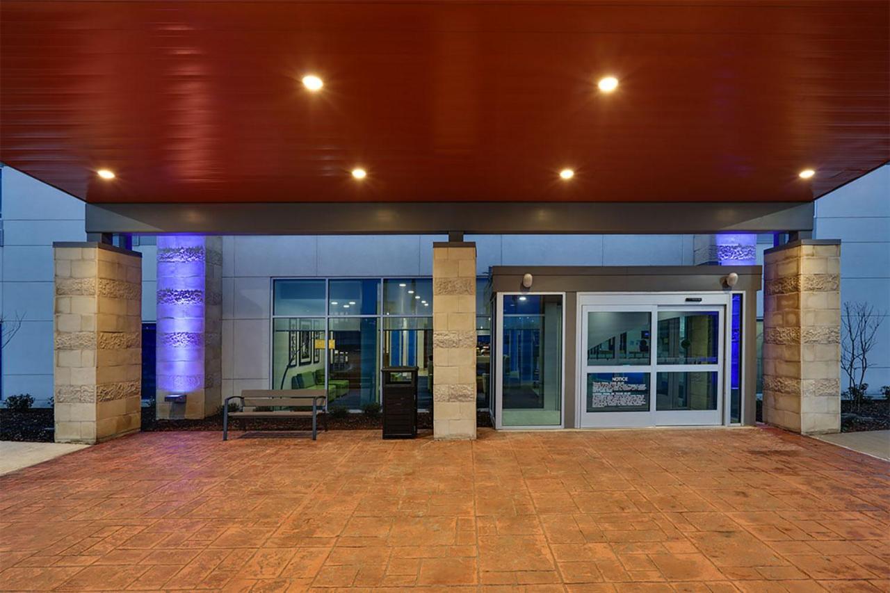 Holiday Inn Express & Suites Plano East