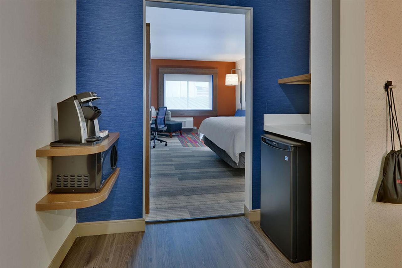 Holiday Inn Express & Suites Plano East