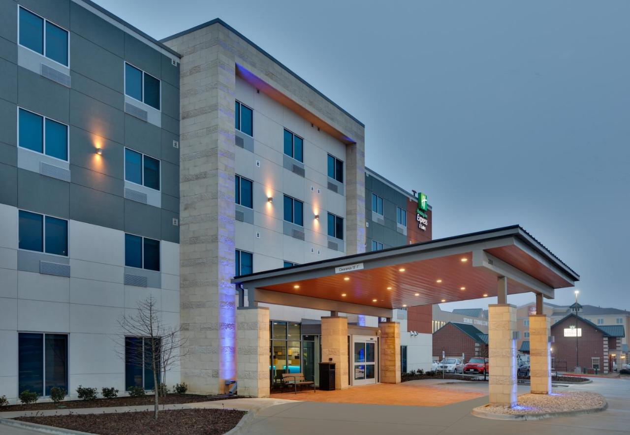 Holiday Inn Express & Suites Plano East