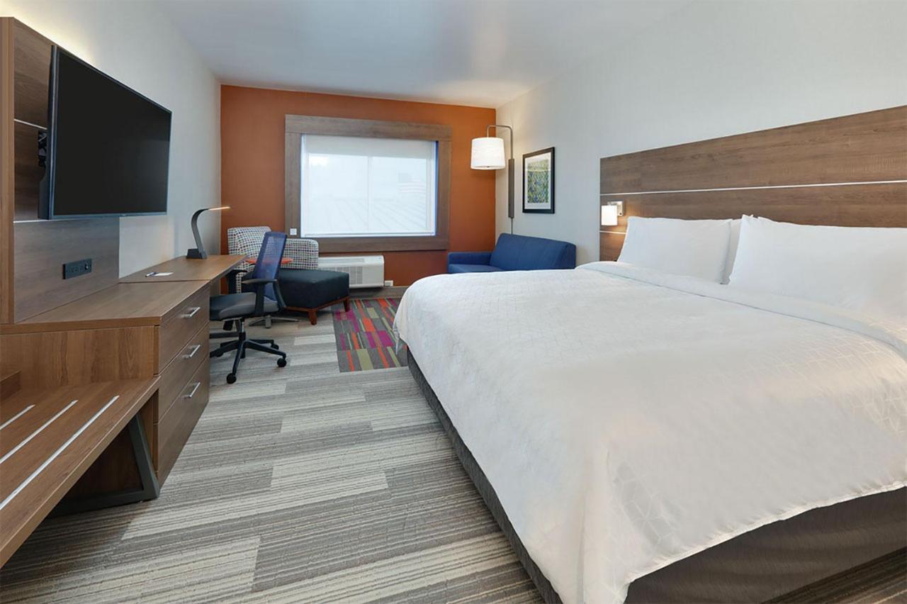 Holiday Inn Express & Suites Plano East