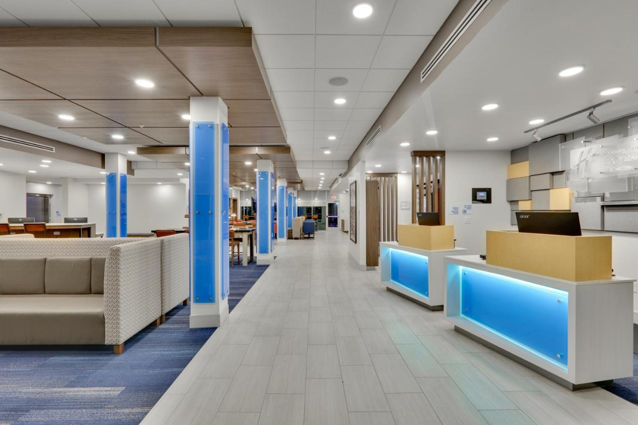 Holiday Inn Express & Suites Plano East