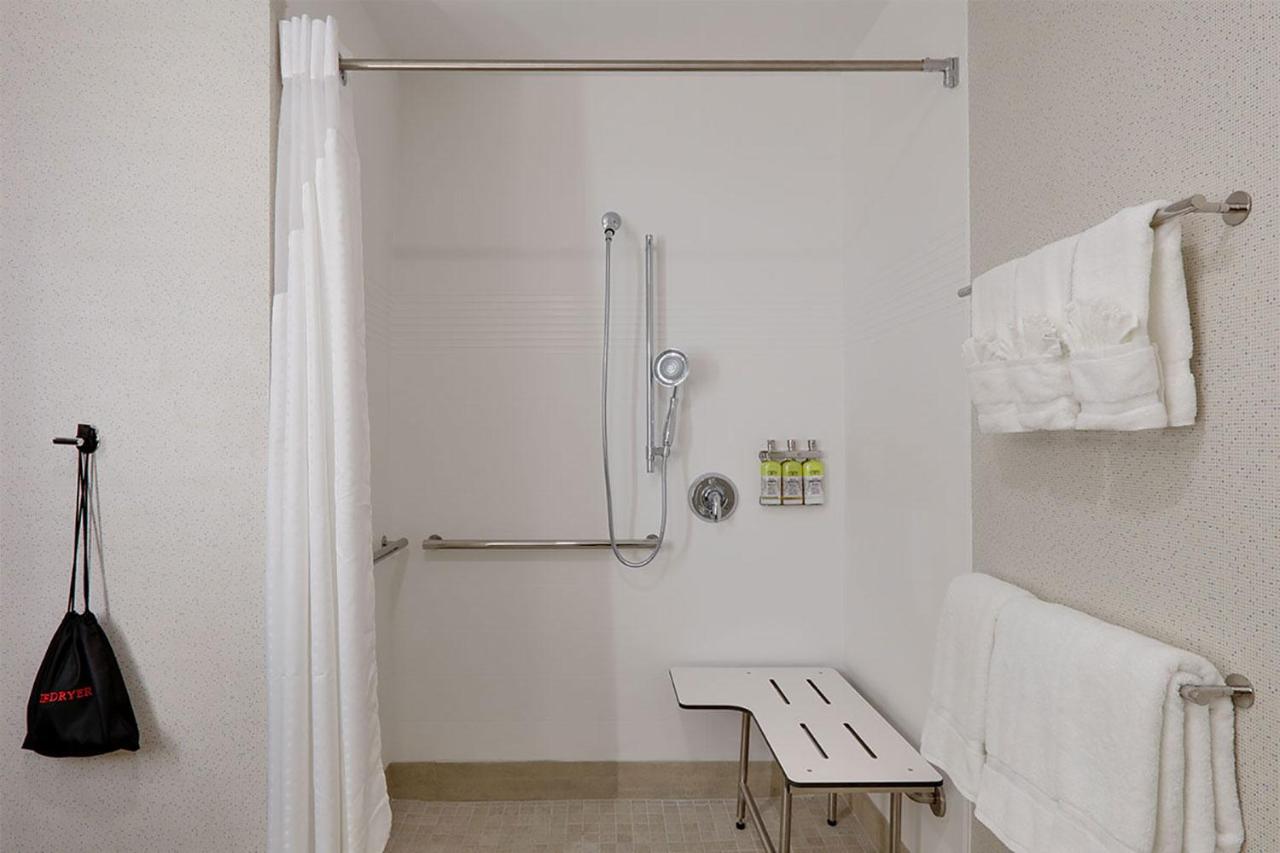 Holiday Inn Express & Suites Plano East