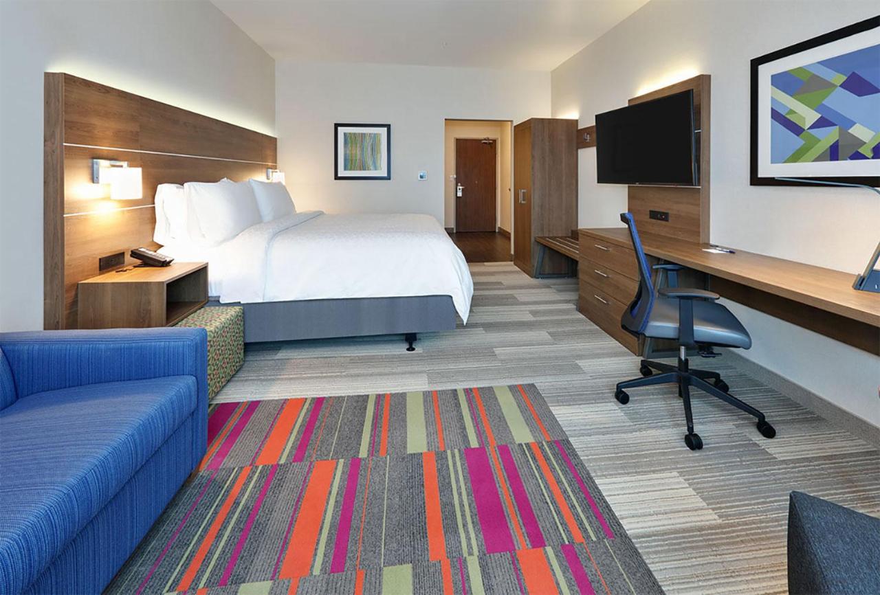 Holiday Inn Express & Suites Plano East