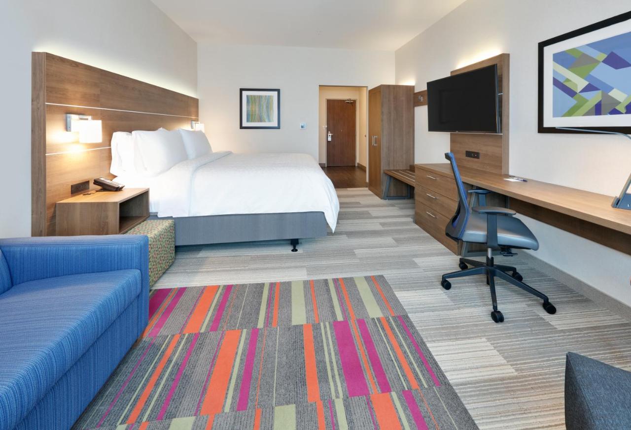 Holiday Inn Express & Suites Plano East