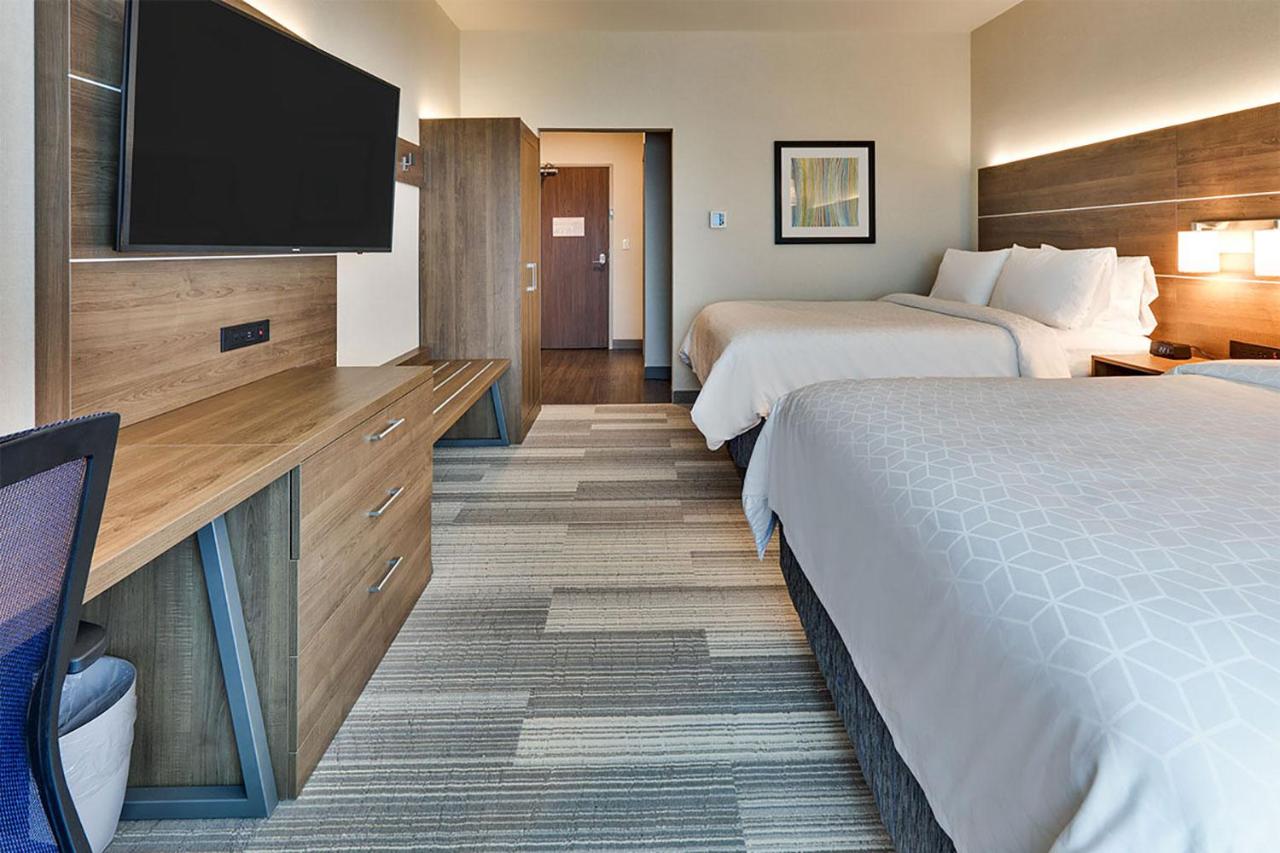 Holiday Inn Express & Suites Plano East
