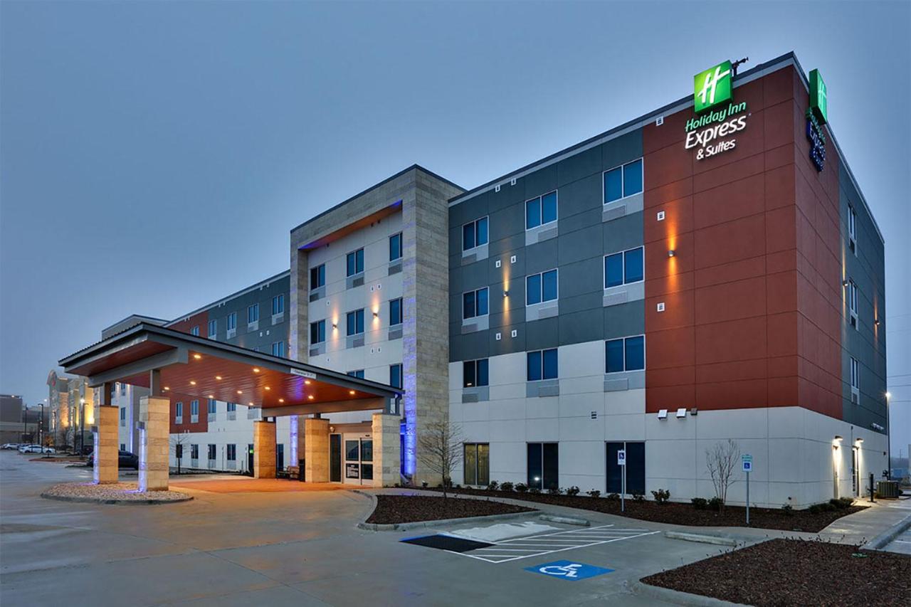 Holiday Inn Express & Suites Plano East