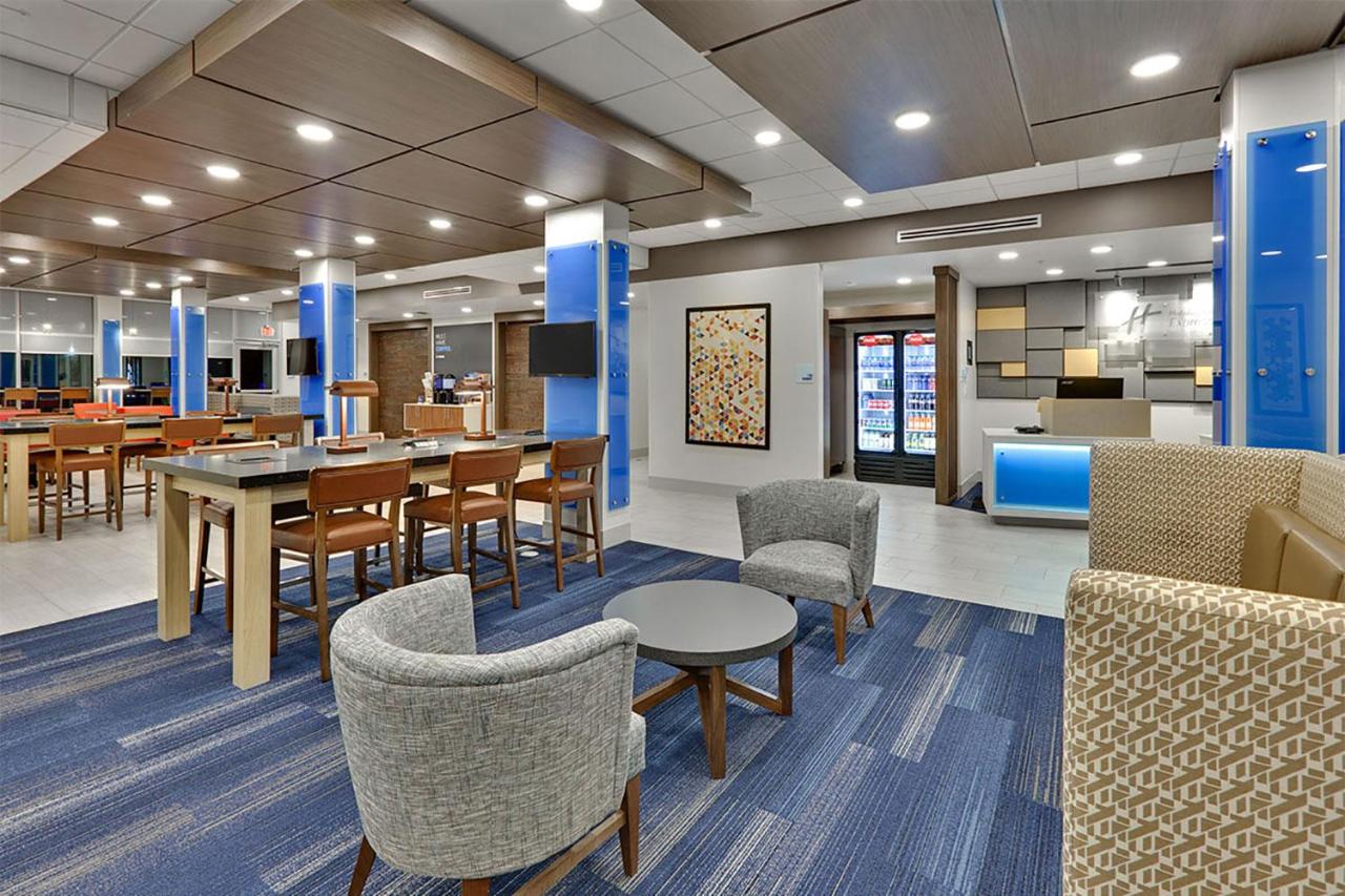 Holiday Inn Express & Suites Plano East