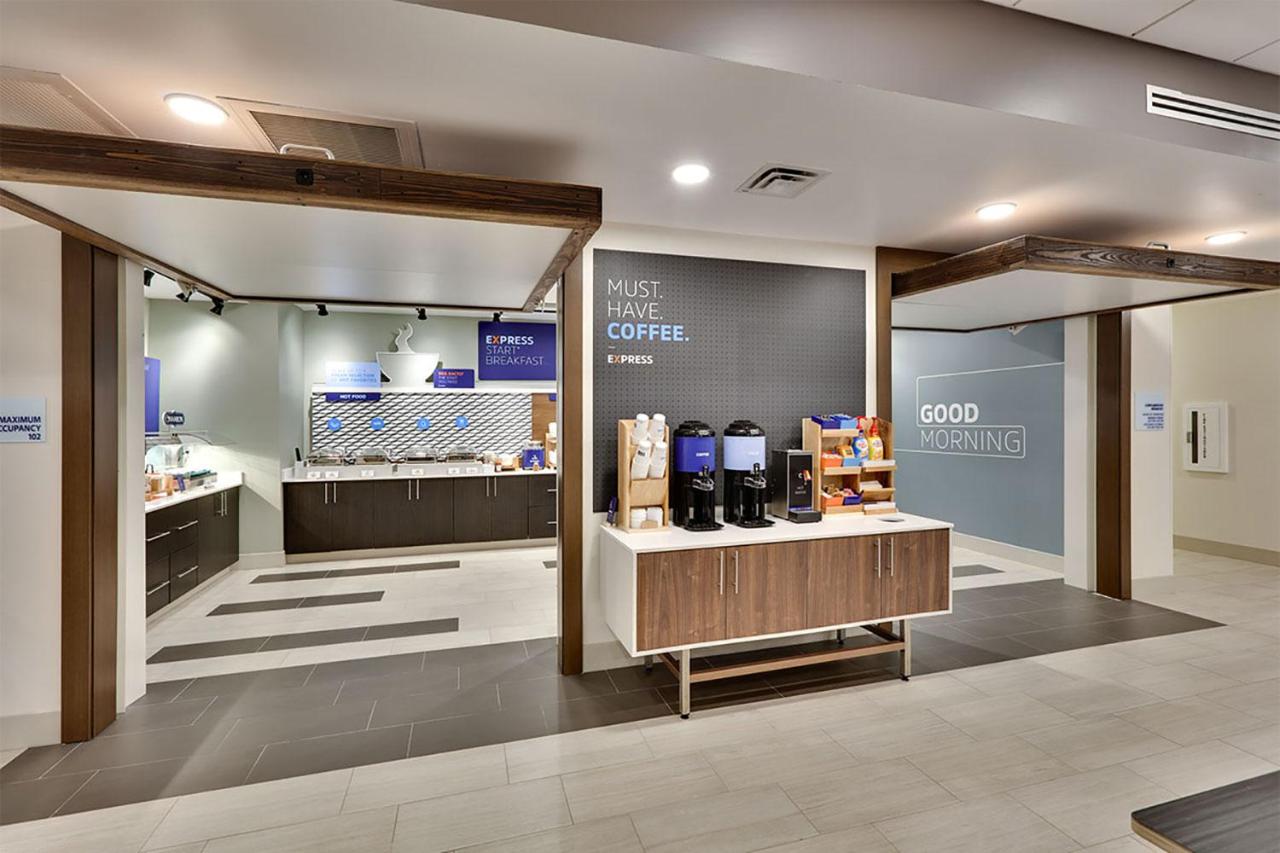 Holiday Inn Express & Suites Plano East