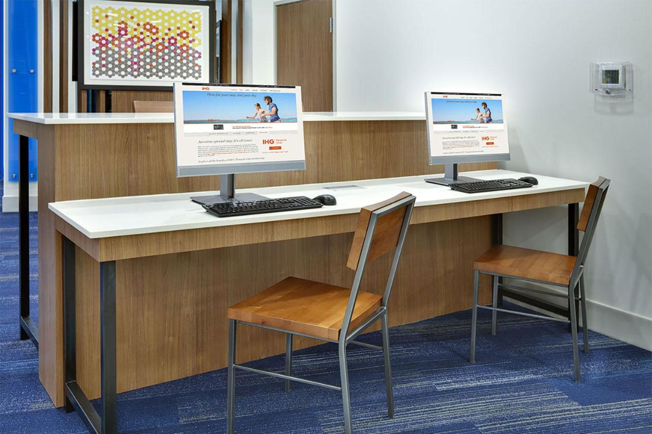 Holiday Inn Express & Suites Plano East