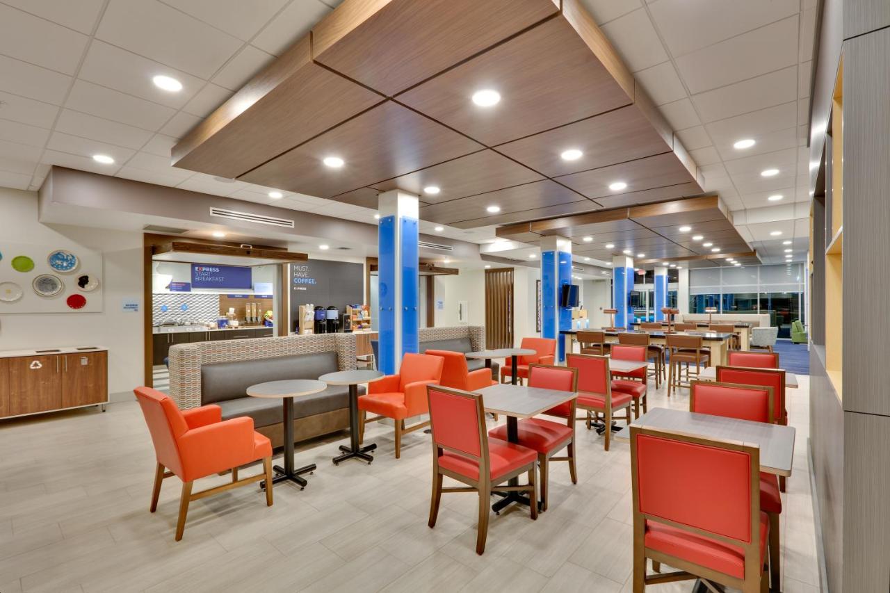 Holiday Inn Express & Suites Plano East