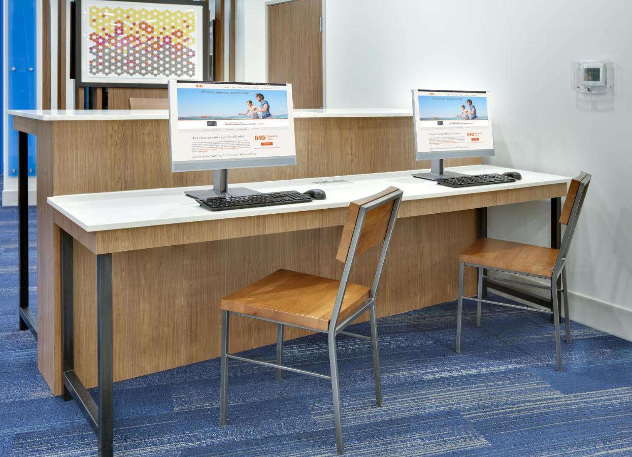Holiday Inn Express & Suites Plano East