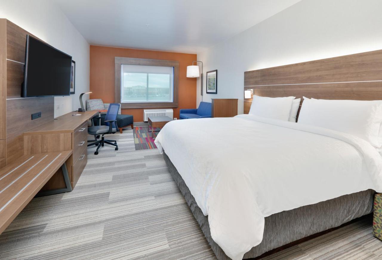 Holiday Inn Express & Suites Plano East