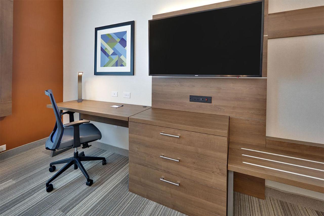 Holiday Inn Express & Suites Plano East