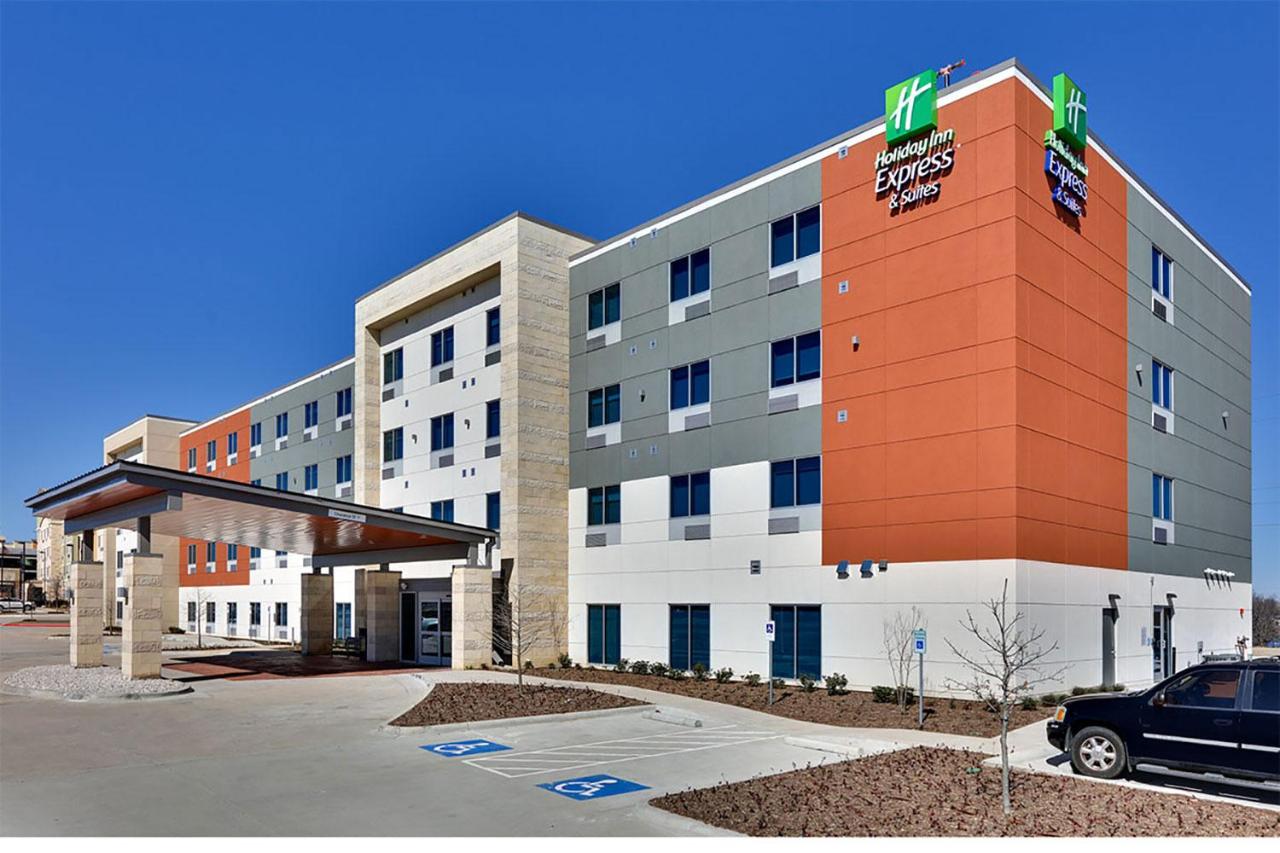 Holiday Inn Express & Suites Plano East