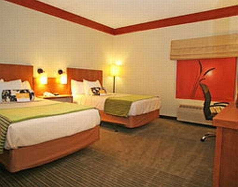 La Quinta Inn & Suites by Wyndham Dallas Plano West