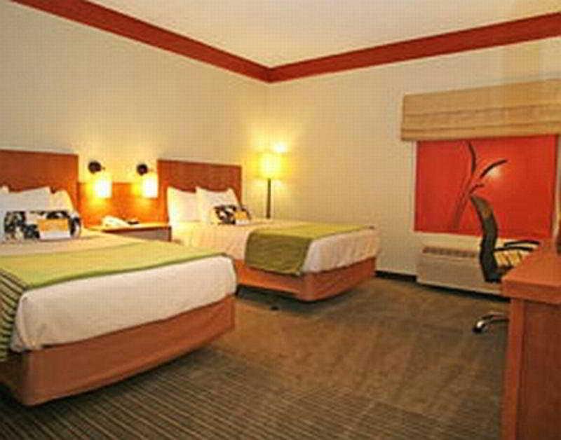 La Quinta Inn & Suites by Wyndham Dallas Plano West