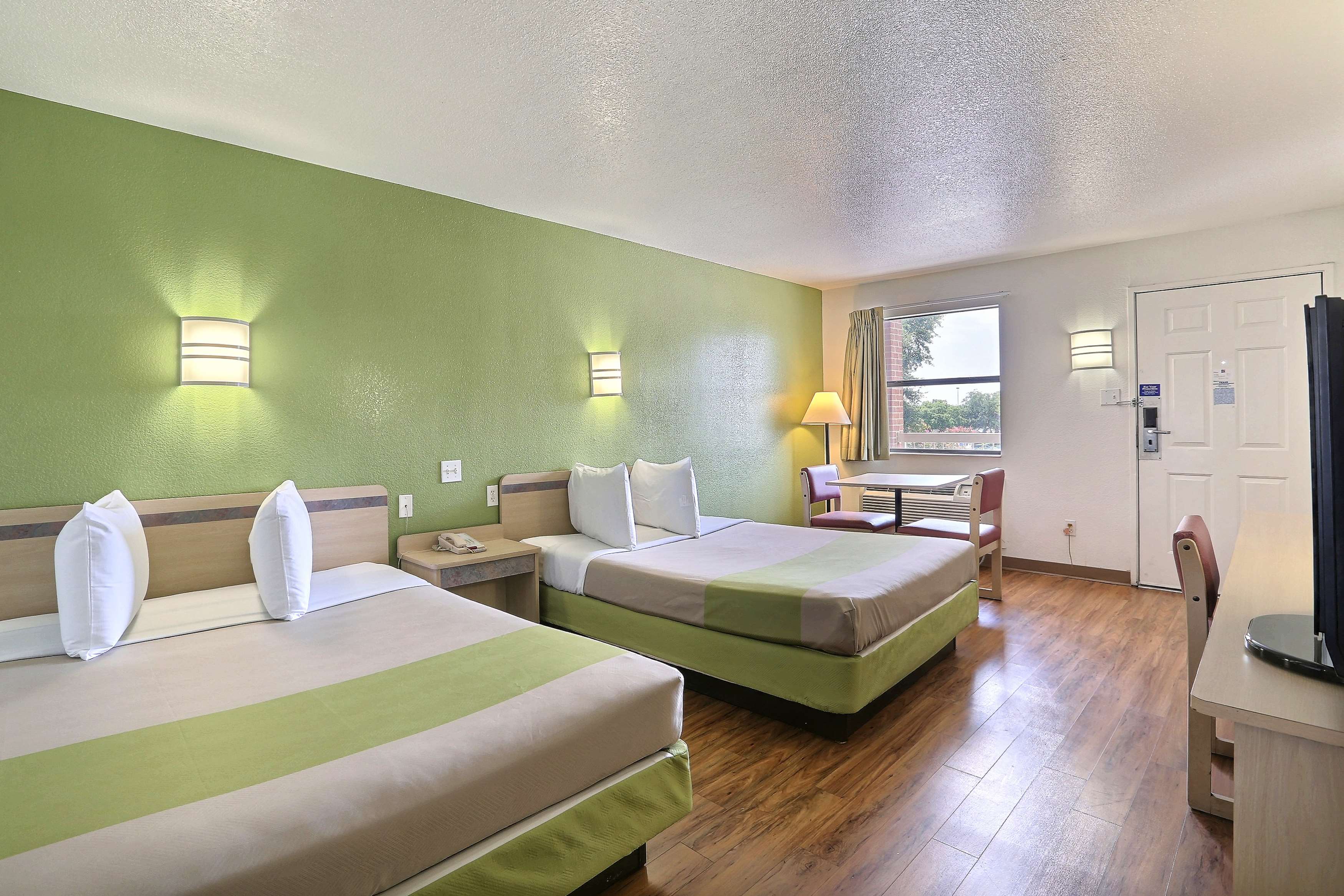 Motel 6 Dallas - Plano Northeast