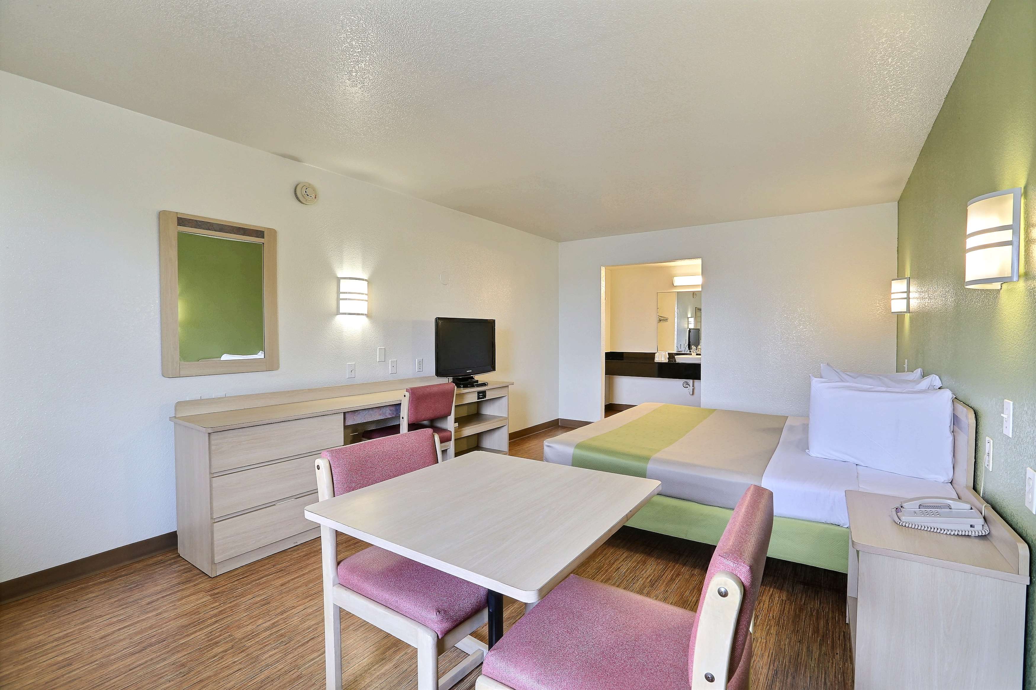 Motel 6 Dallas - Plano Northeast