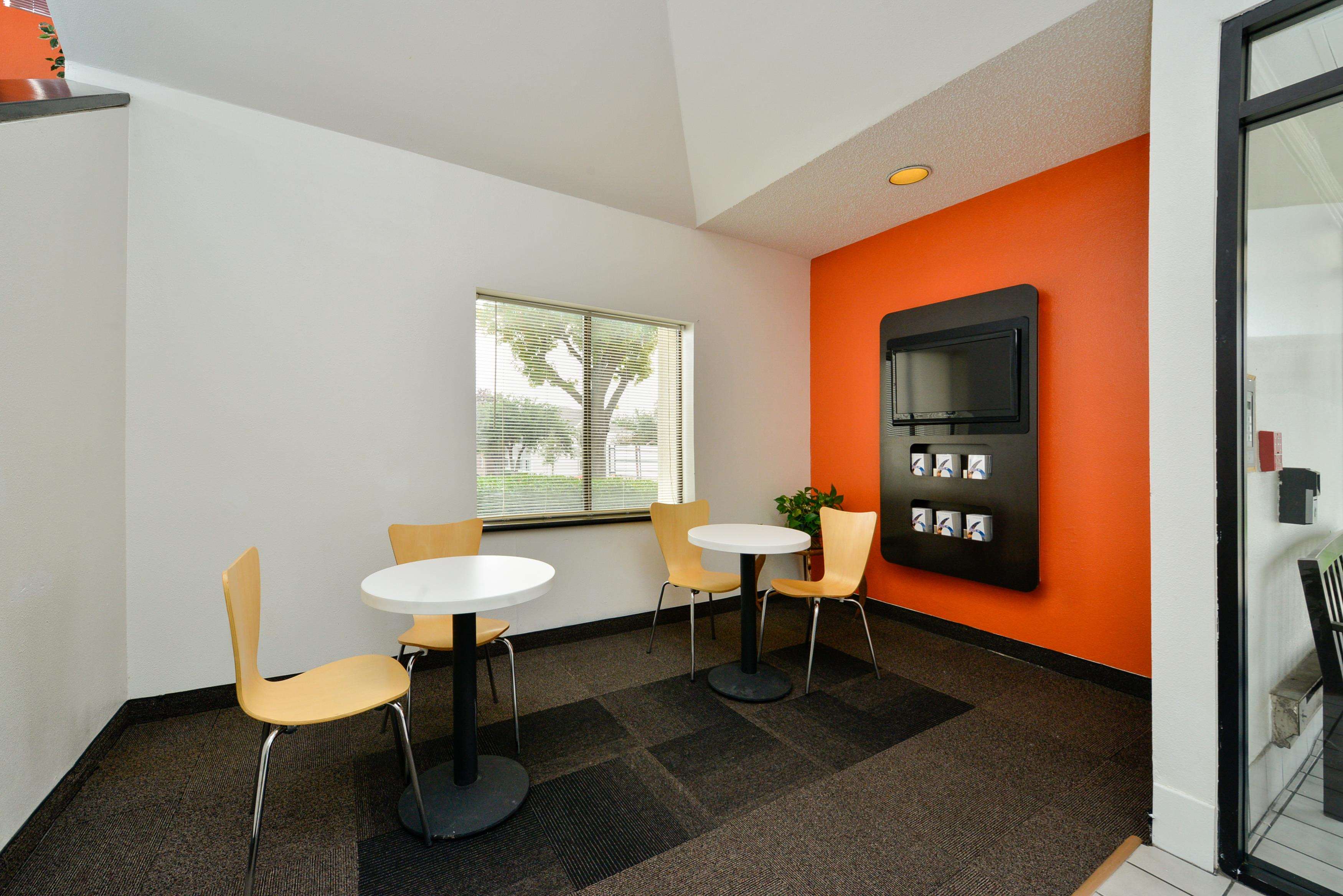 Motel 6 West Plano