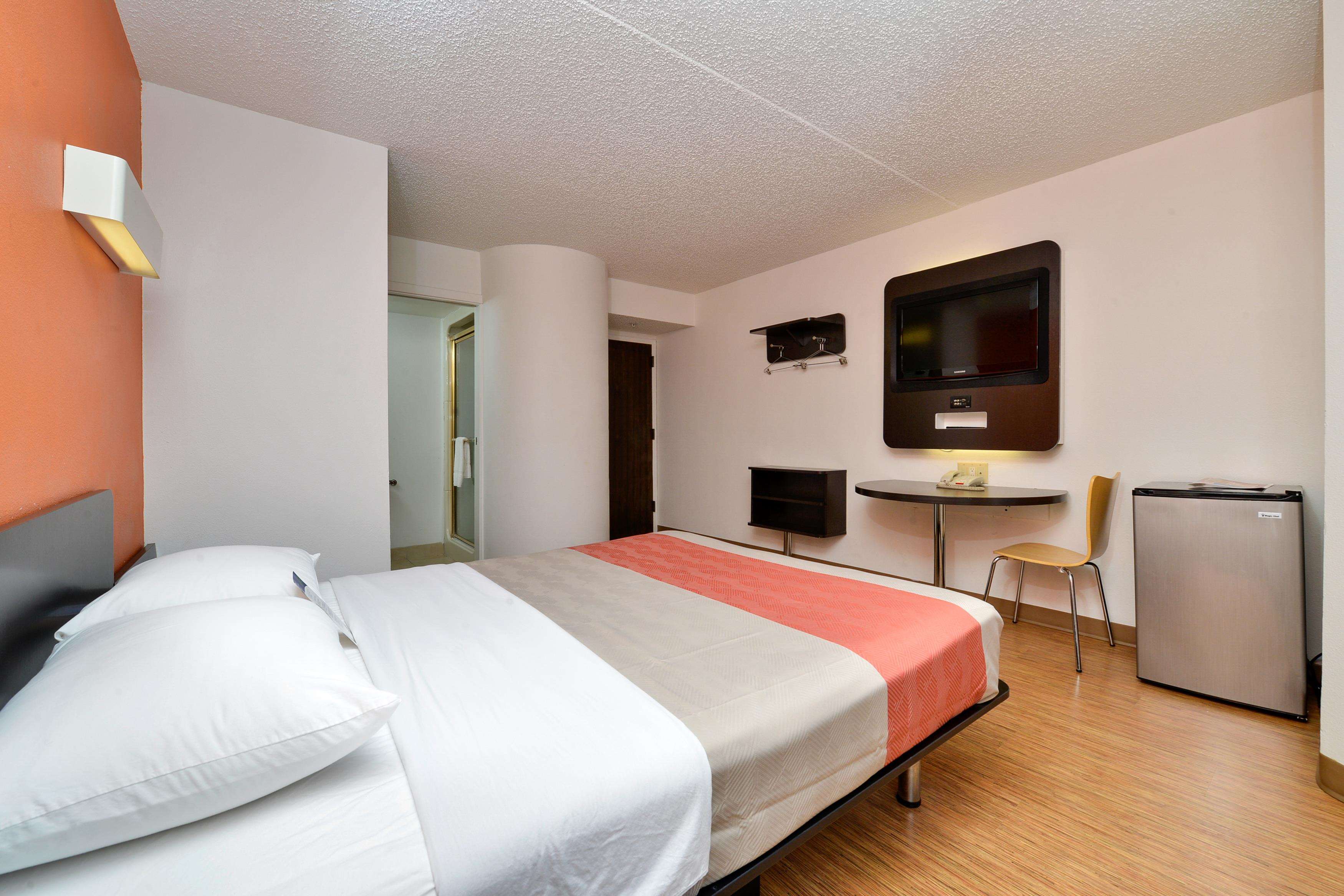 Motel 6 West Plano