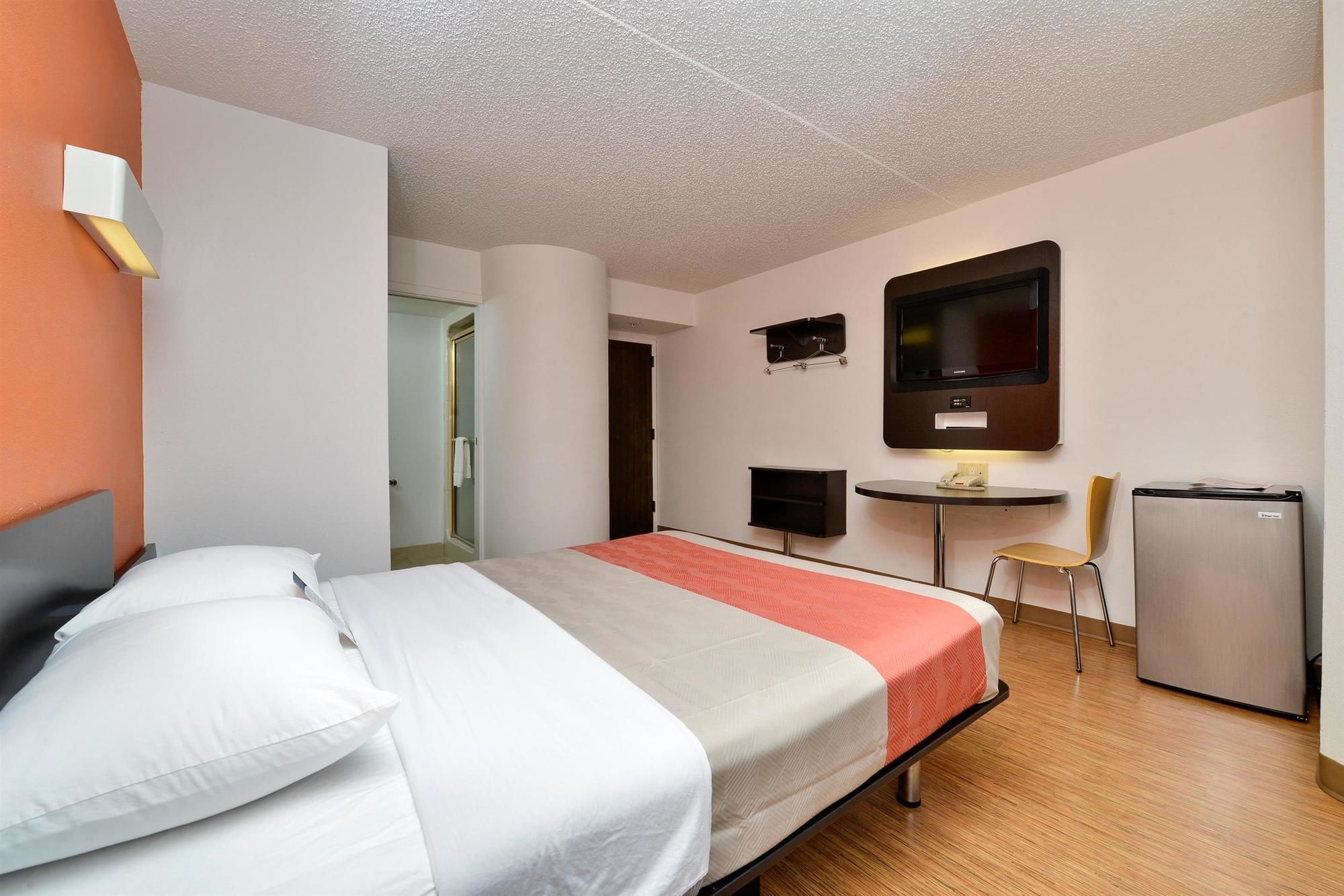 Motel 6 West Plano