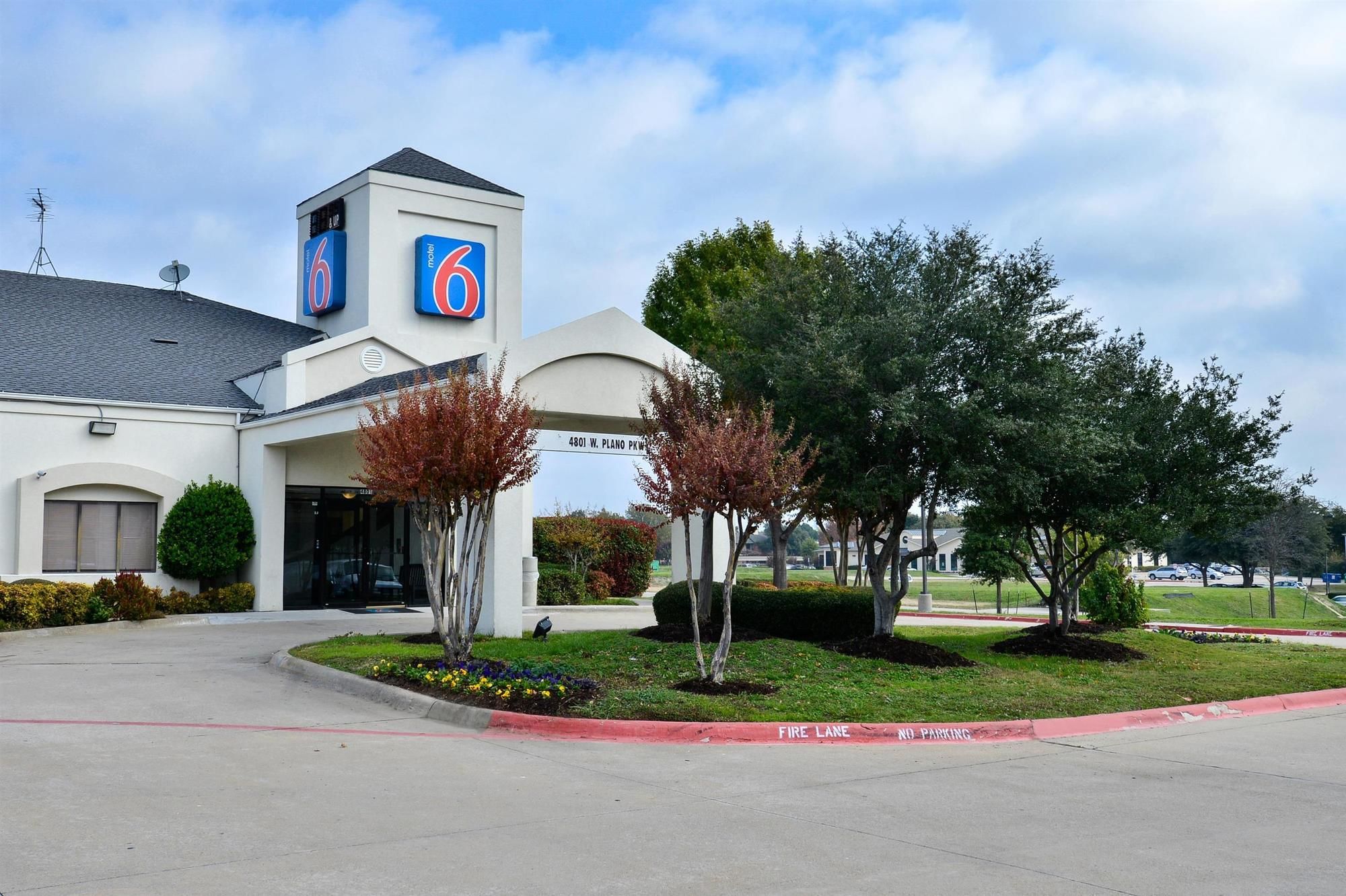 Motel 6 West Plano