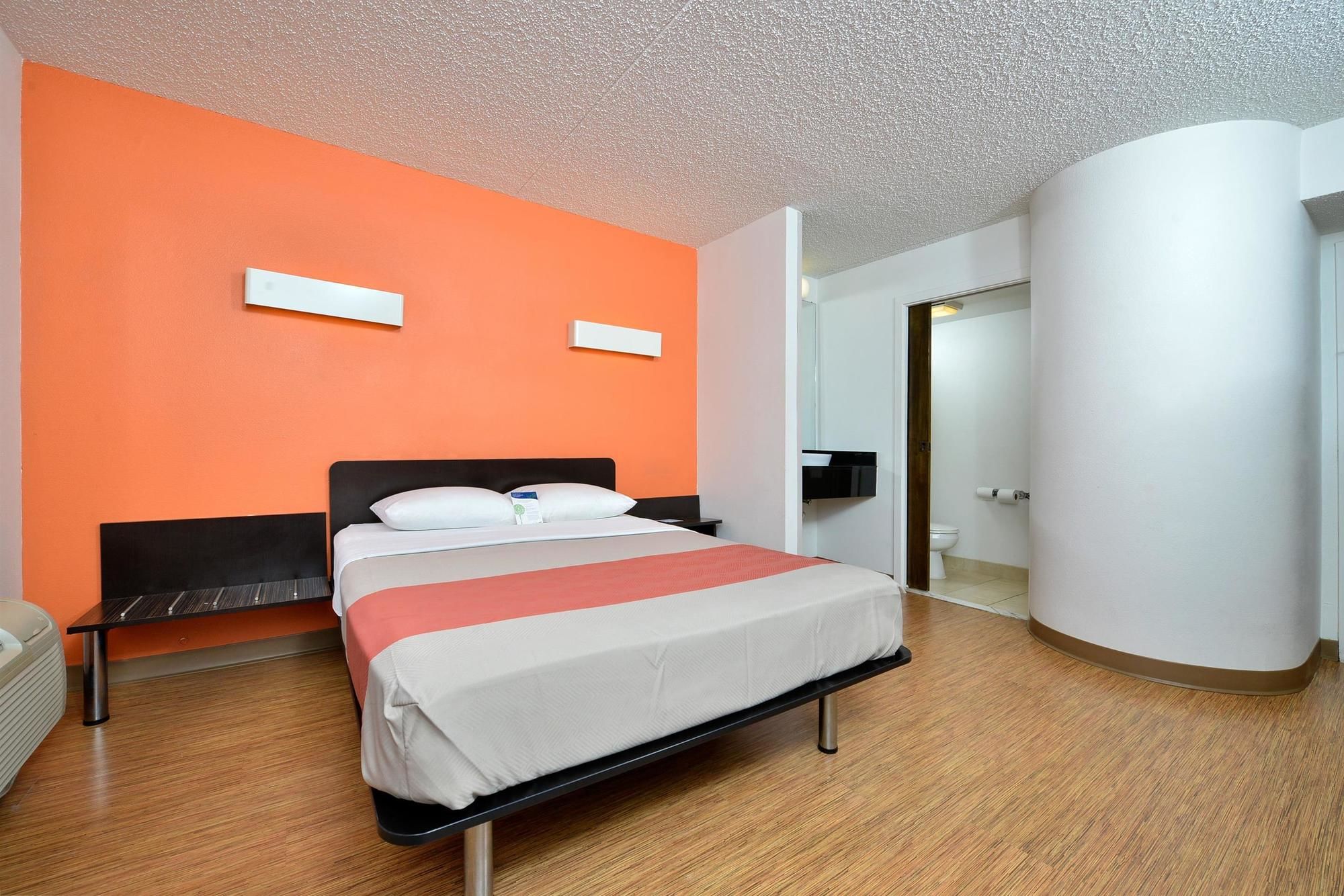 Motel 6 West Plano