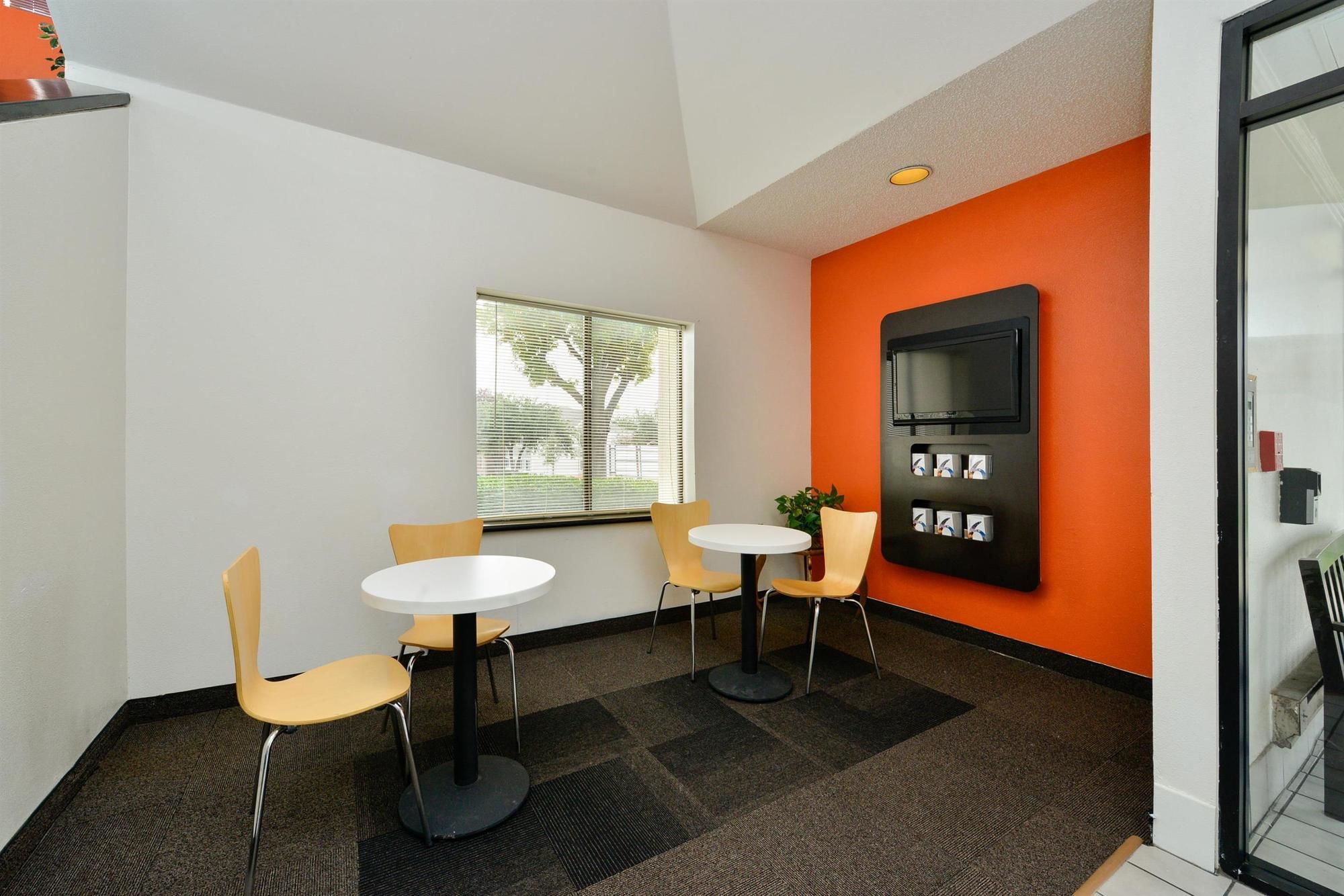 Motel 6 West Plano