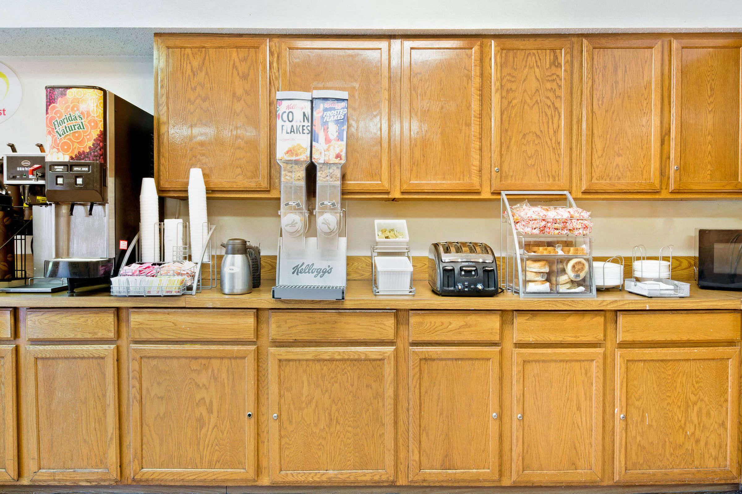Super 8 by Wyndham Plano/Dallas Area
