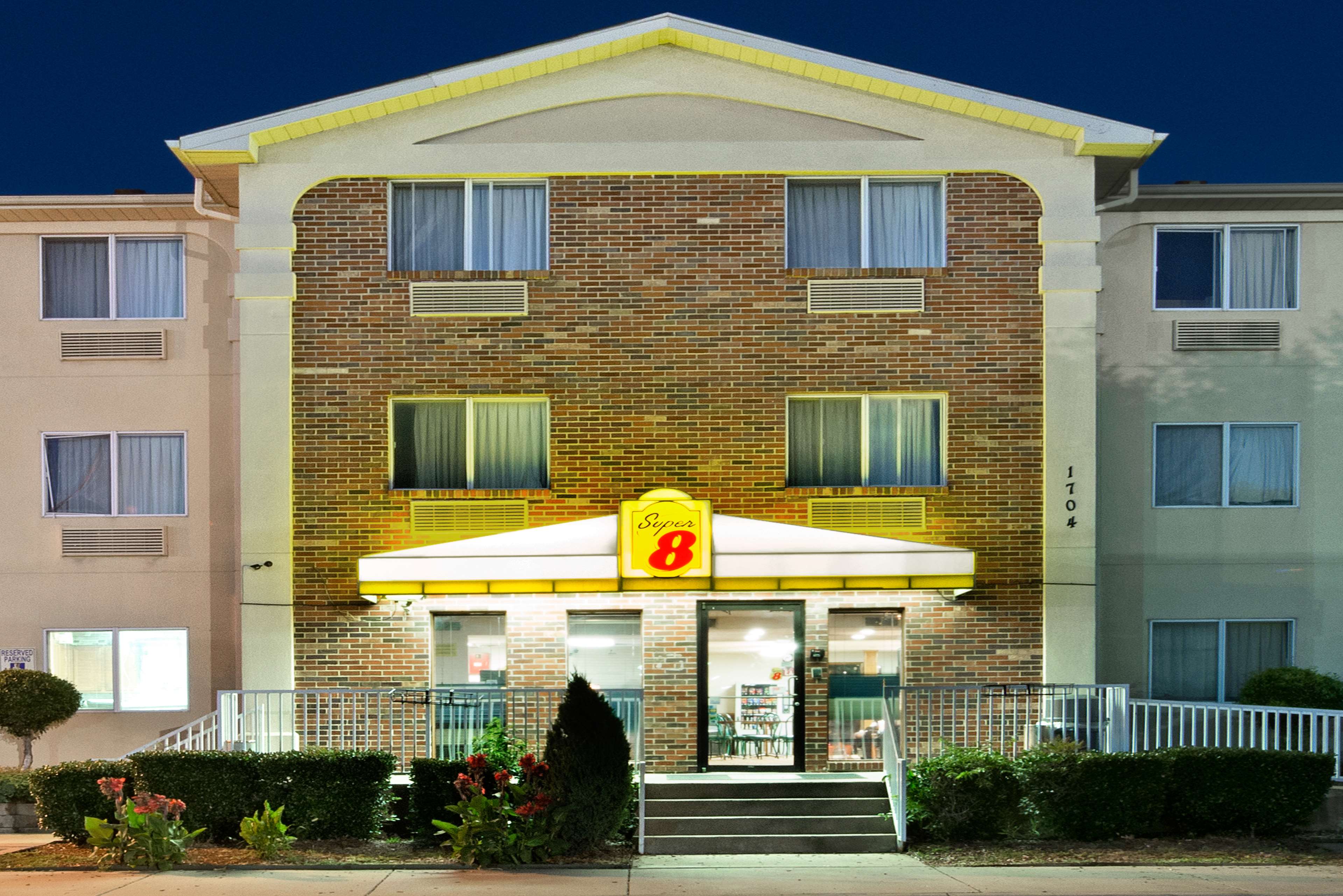Super 8 by Wyndham Plano/Dallas Area