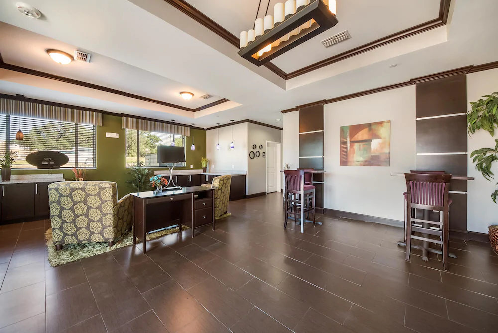 Studio 6 Pleasanton Tx