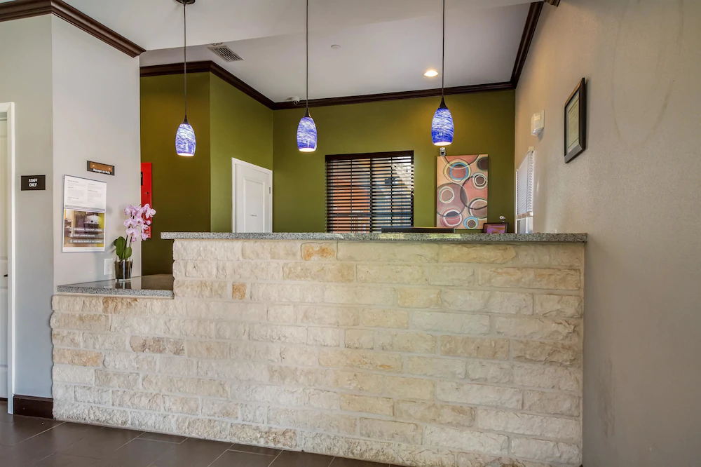 Studio 6 Pleasanton Tx