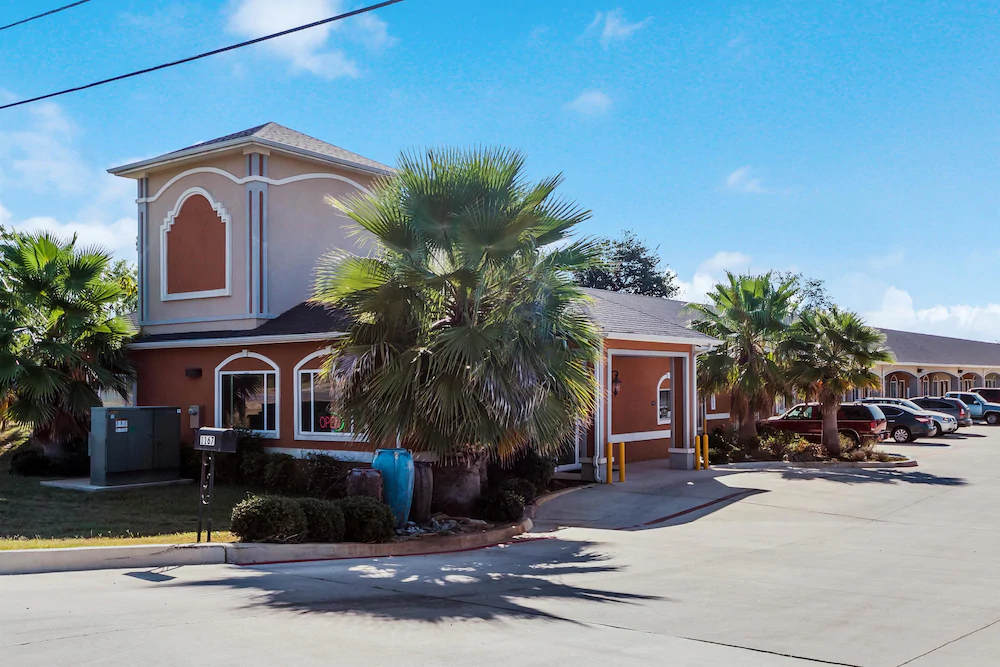 Studio 6 Pleasanton Tx