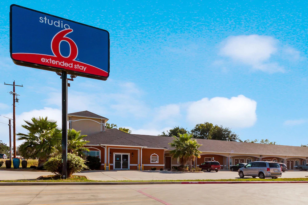 Studio 6 Pleasanton Tx