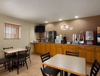 Super 8 by Wyndham Pleasanton