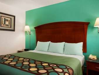 Super 8 by Wyndham Pleasanton