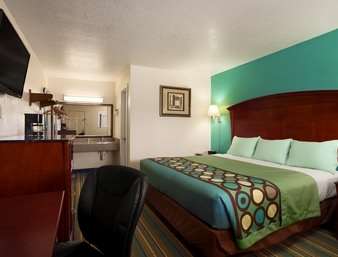 Super 8 by Wyndham Pleasanton