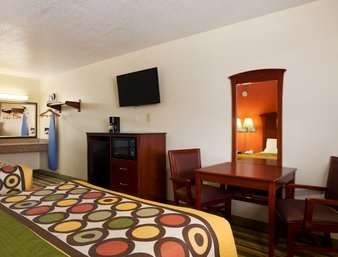 Super 8 by Wyndham Pleasanton