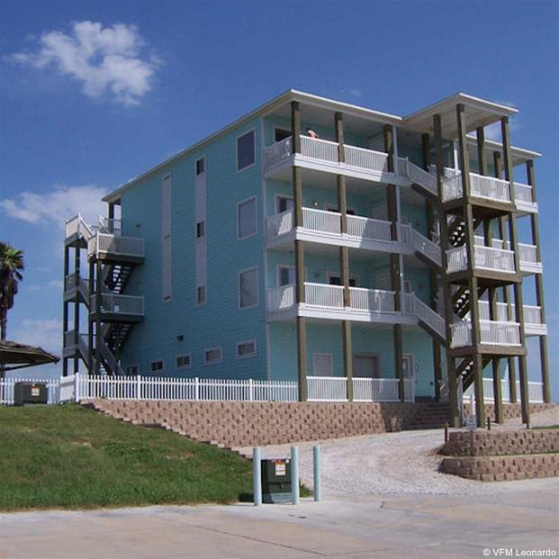 Beachgate CondoSuites & Motel