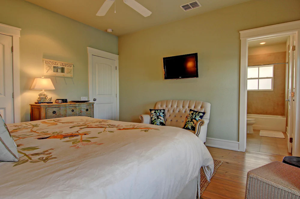 Cinnamon Shore
