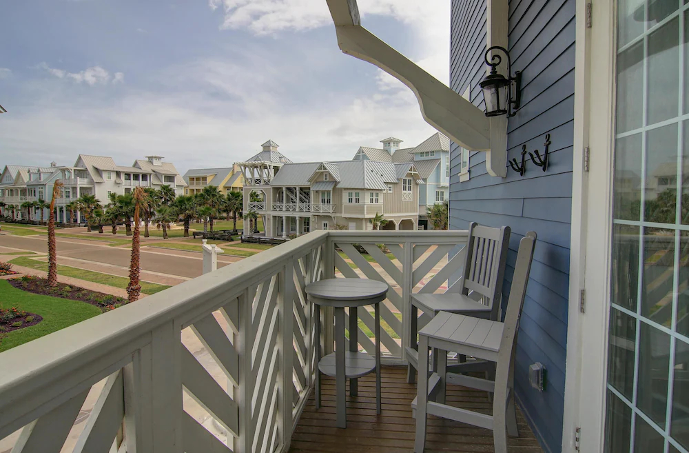 Cinnamon Shore
