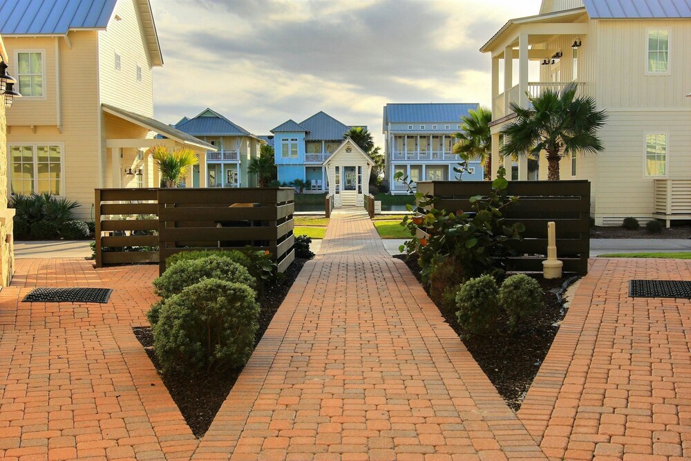Cinnamon Shore