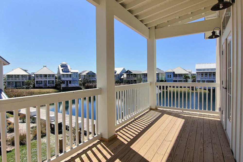 Cinnamon Shore
