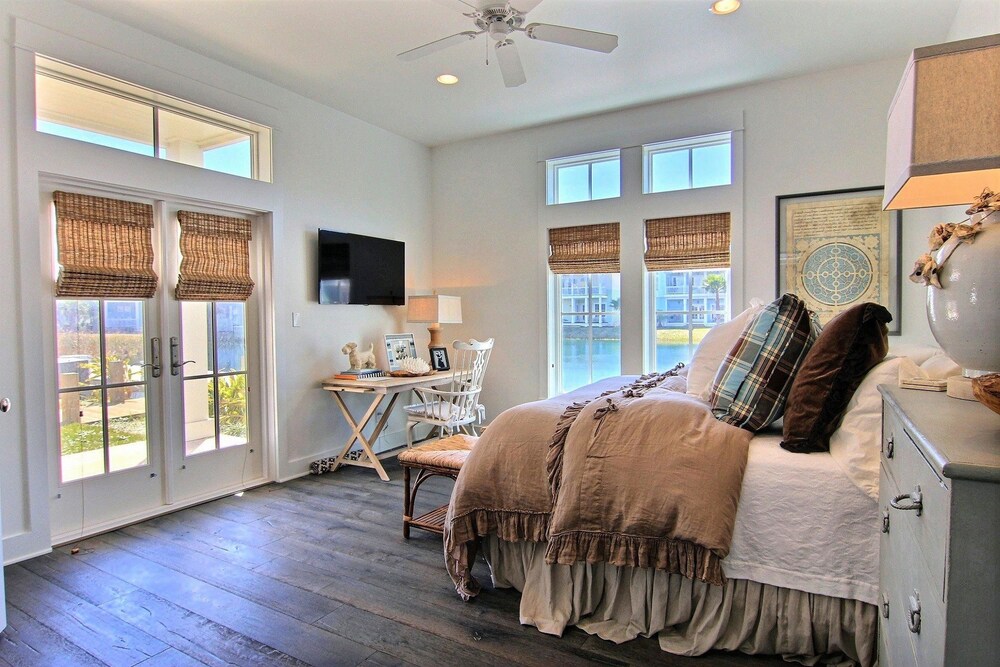 Cinnamon Shore