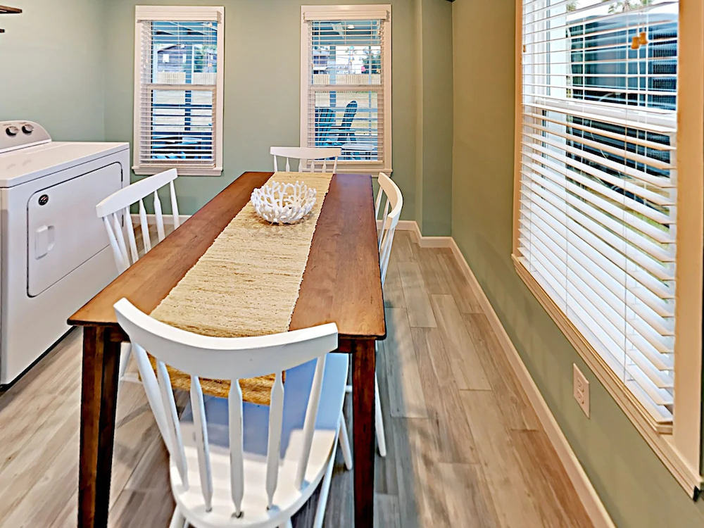 Renn House by RedAwning