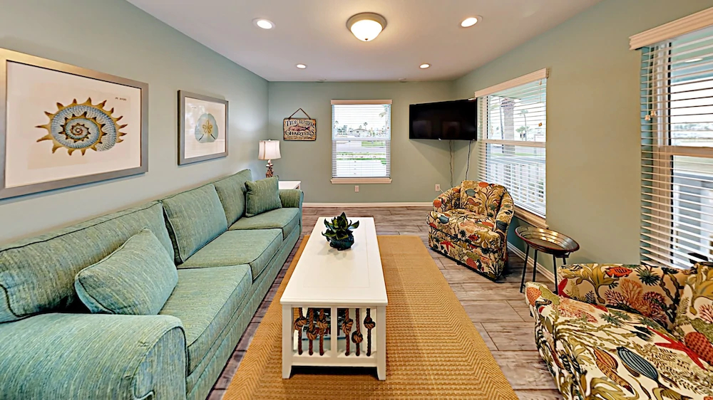 Renn House by RedAwning